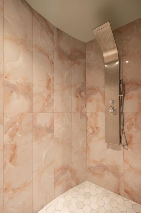 Smaragdi Luxury Jacuzzi Apartment Noho Premium Living Atenas Exterior foto