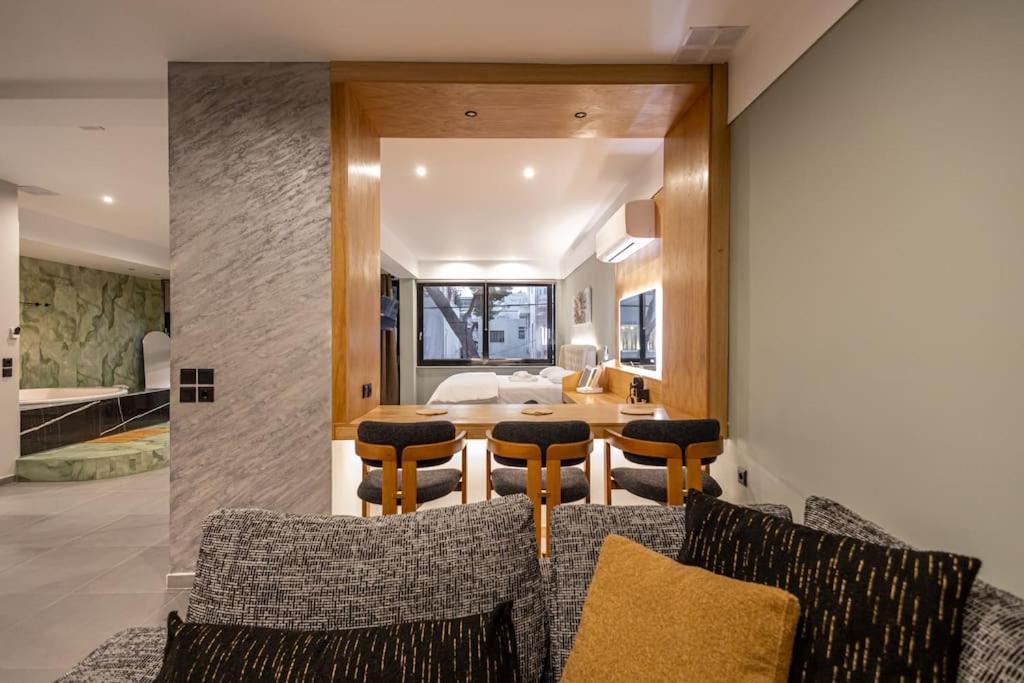 Smaragdi Luxury Jacuzzi Apartment Noho Premium Living Atenas Exterior foto