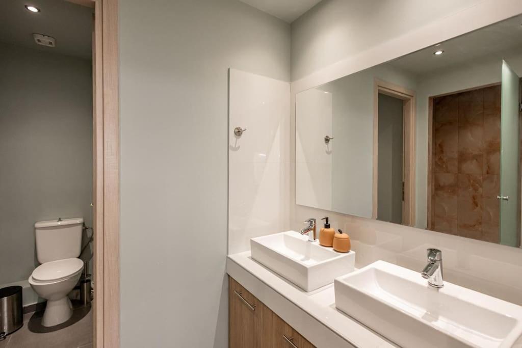 Smaragdi Luxury Jacuzzi Apartment Noho Premium Living Atenas Exterior foto