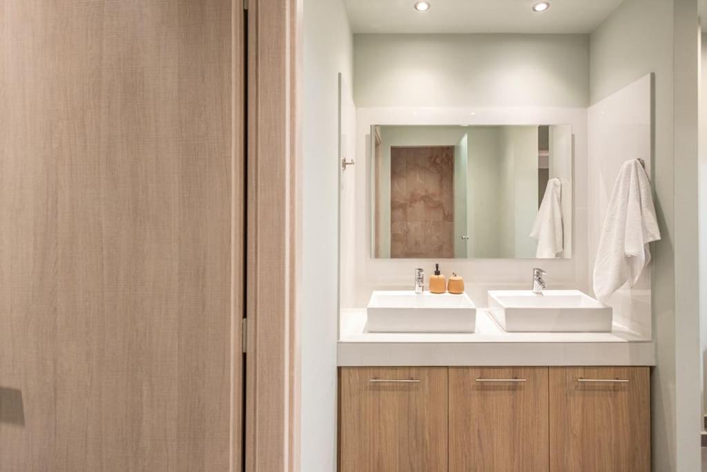 Smaragdi Luxury Jacuzzi Apartment Noho Premium Living Atenas Exterior foto