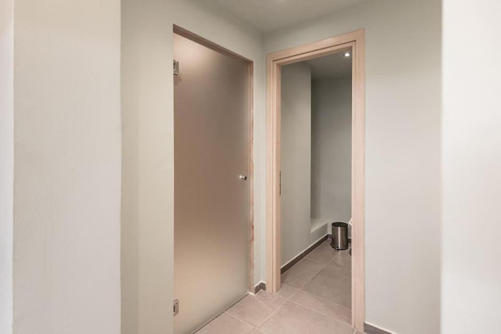 Smaragdi Luxury Jacuzzi Apartment Noho Premium Living Atenas Exterior foto