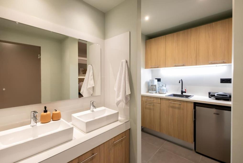 Smaragdi Luxury Jacuzzi Apartment Noho Premium Living Atenas Exterior foto