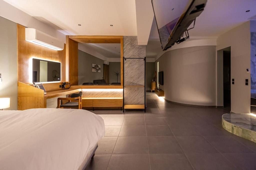 Smaragdi Luxury Jacuzzi Apartment Noho Premium Living Atenas Exterior foto