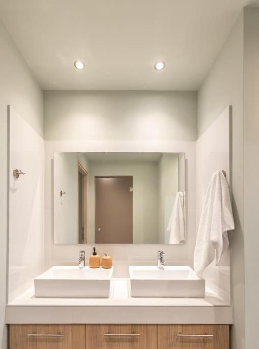 Smaragdi Luxury Jacuzzi Apartment Noho Premium Living Atenas Exterior foto